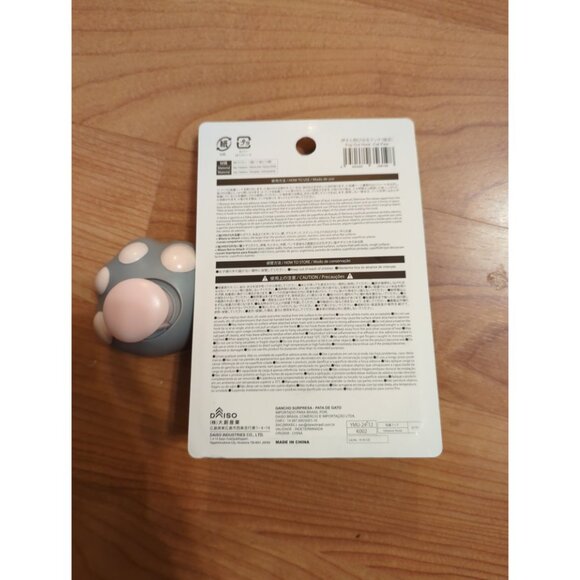 Daiso pop out cat paw hook adhesive X2 gray and white - Picture 4 of 4